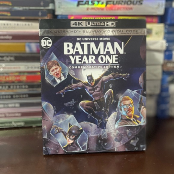 DCU: Batman Year One Commemorative Edition (4K/UHD + Blu-ray) - Picture 1 of 5